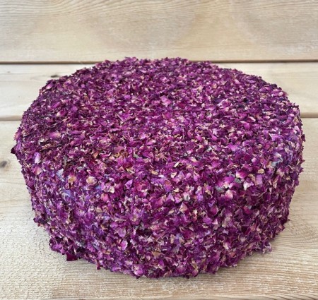 Rosenblumenkäse – Alpeost med roseblader